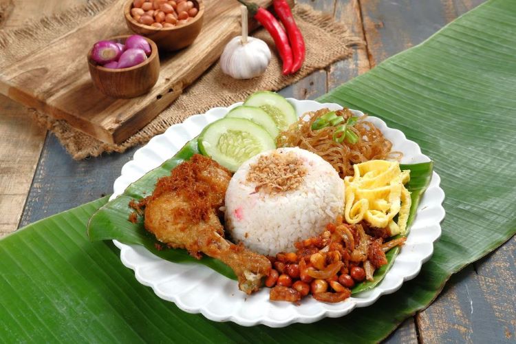 Ilustrasi juaranya nasi campur di Surabaya (Dok. Edgunn/Freepik) - Image