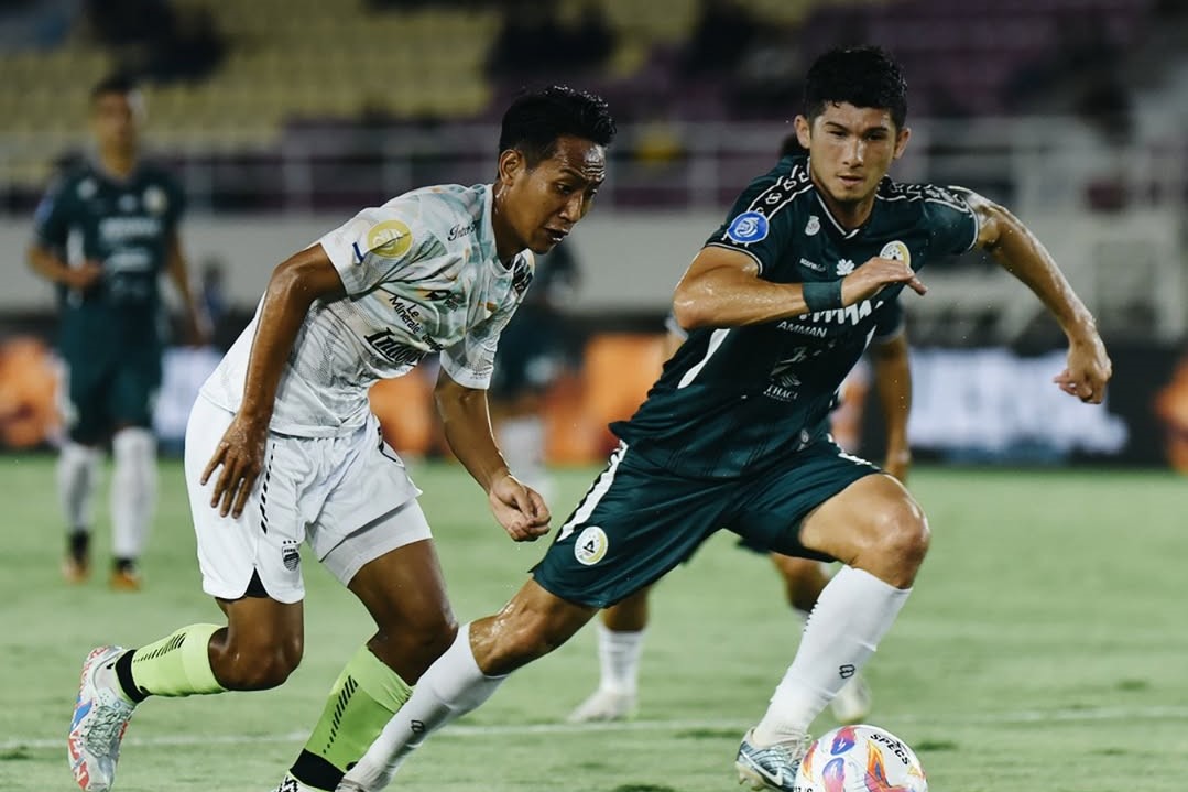 Aksi Persib Bandung vs PSS Sleman di putaran pertama Liga 1 Indonesia 2024/2025 (Dok. Persib Bandung) - Image