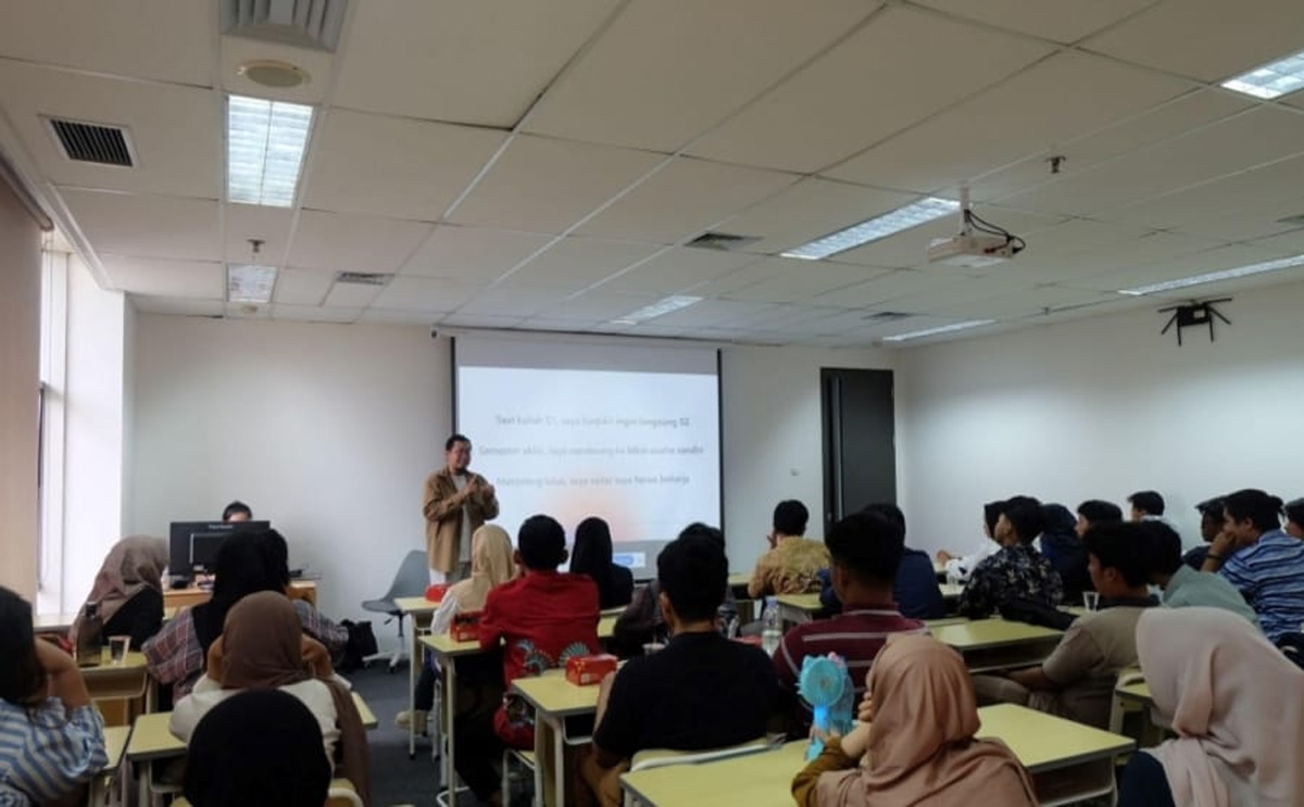 Suasana perkuliahn di Cakrawala University. (Istimewa) - Image