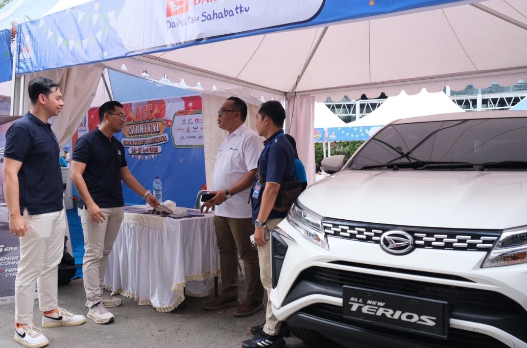 Pengunjung mendatangi salah satu booth peserta ACC Carnival Palembang 2025. (Istimewa) - Image