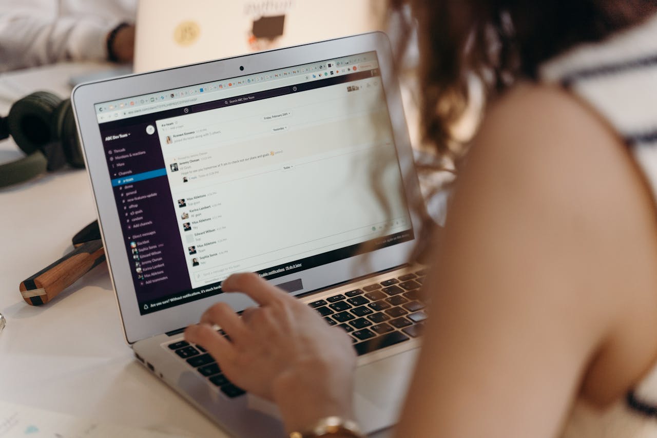Orang yang Menghapus Email Setelah Membacanya Biasanya Memiliki 7 Ciri Kepribadian Ini - Image