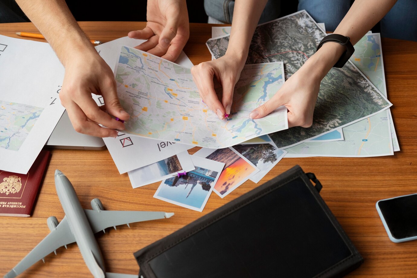 Persiapan wajib sebelum traveling ke luar negeri (Dok. Freepik) - Image