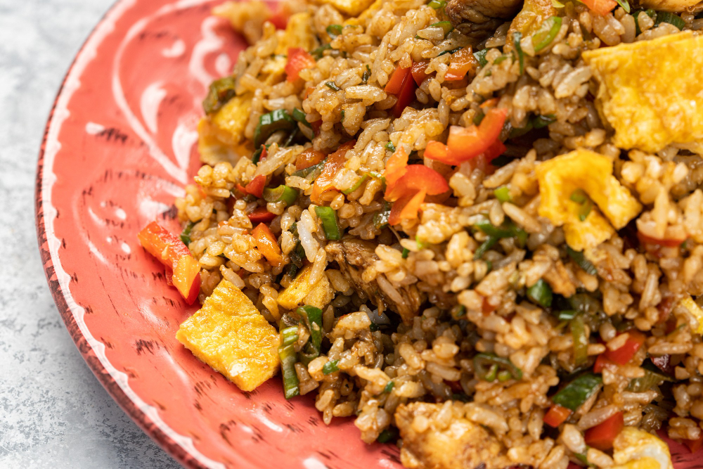 Kuliner nasi goreng kulit di Surabaya. (Freepik/ wirestock) - Image