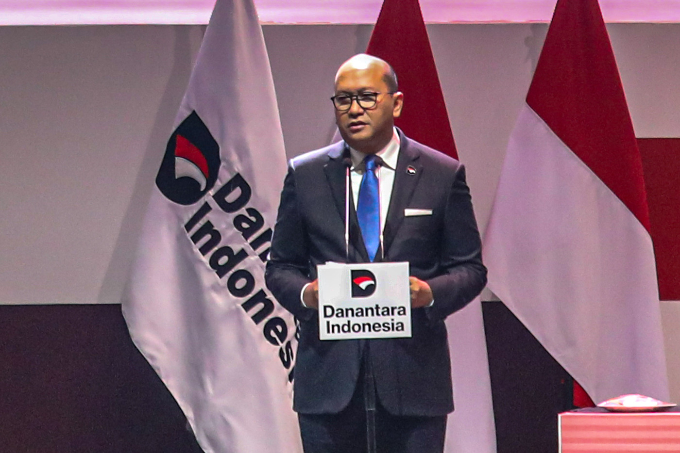 Chief Executive Officer (CEO) Badan Pengelola Investasi Daya Anagata Nusantara (BPI Danantara) Rosan Roeslani memberikan kata sambutan pada saat acara Town Hall Danantara Indonesia di Jakarta, Senin (28/4/2025). (Salman Toyibi/Jawa Pos) - Image