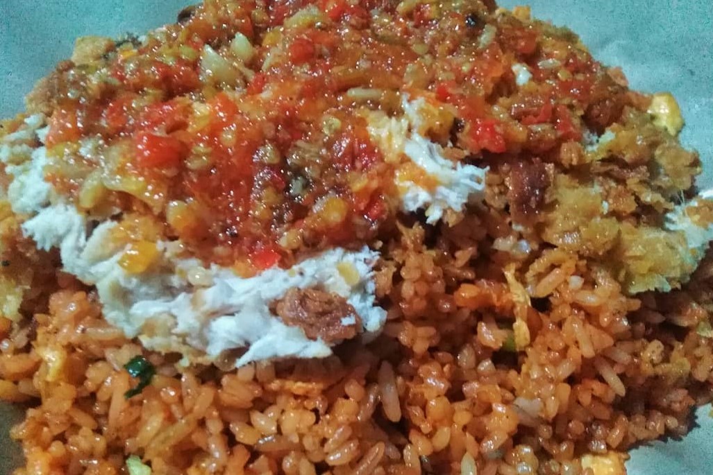 Kuliner nasi goreng geprek di Surabaya. (Instagram/Nasigoreng_pakribo.) - Image