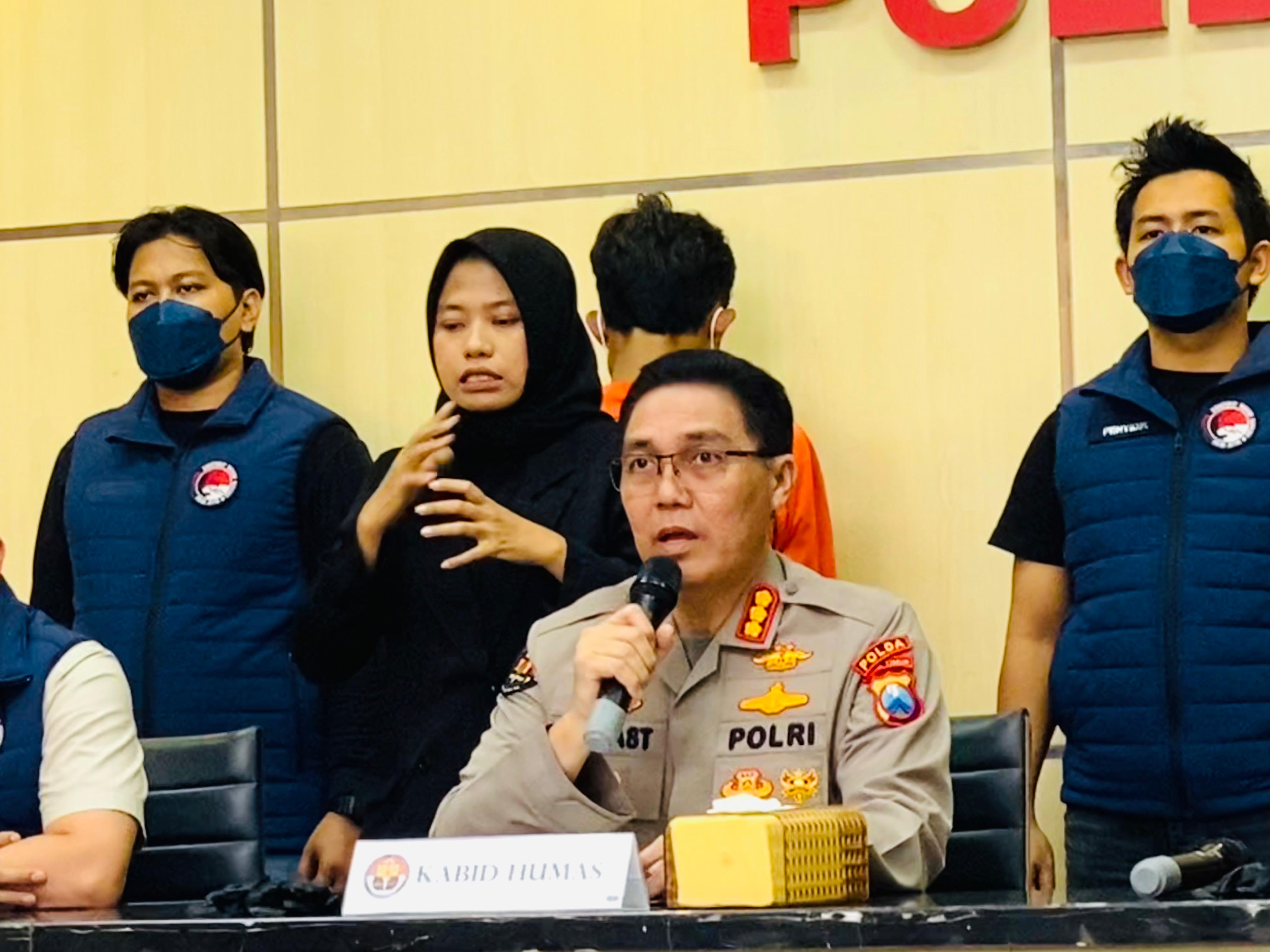 Kabid Humas Polda Jatim Kombes Pol Jules Abrahan Abast. (Juliana) - Image