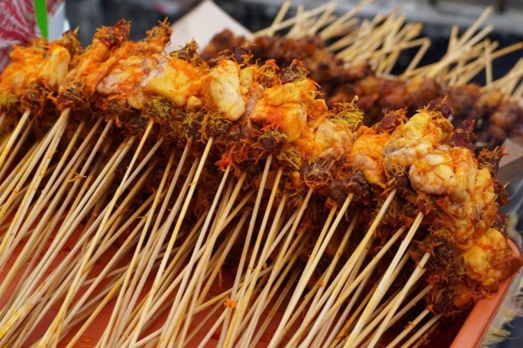 Sate klopo yang enak dan gurih di Surabaya (Budiono Sukses-Youtube) - Image