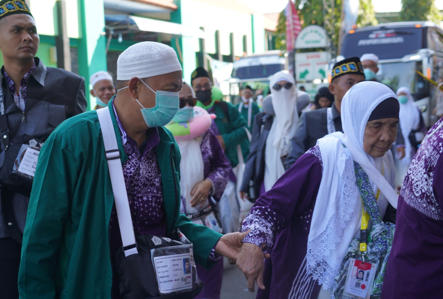 Calon jamaah haji lansia di Asrama Embarkasi Surabaya. (Humas Kanwil Kemenag Jatim) - Image