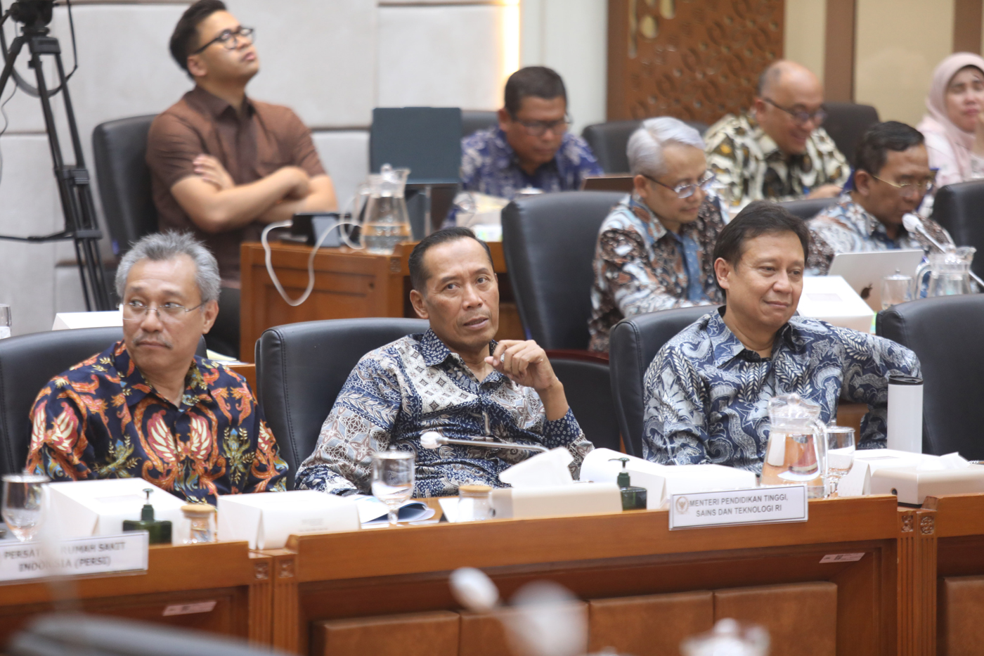 Wakil Menteri Pendidikan Tinggi Sains dan Teknologi (Wamendiktisaintek) Fauzan bersama menteri keseh
