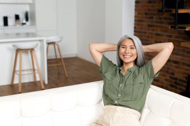 seseorang yang percaya diri dan menarik seiring bertambahnya usia. (Freepik/undefinedstock) - Image