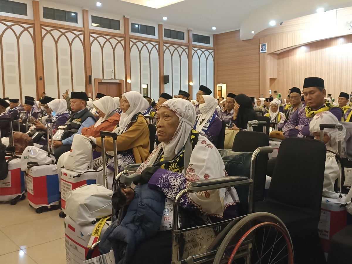 Pelepasan kloter perdana jemaah haji Indonesia dipimpin Menteri Agama (Menag) Nasaruddin Umar di Asrama Haji Pondok Gede Jakarta pada Kamis (1/5) malam. (ist) - Image