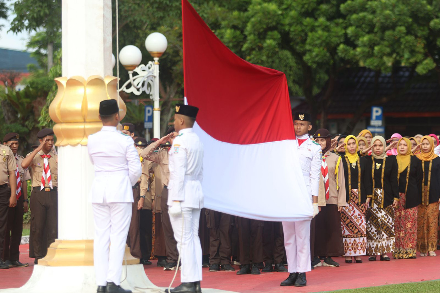 Upacara peringatan Hari Pendidikan Nasional (Hardiknas) 2025 digelar di Halaman Balai Kota Balikpapa