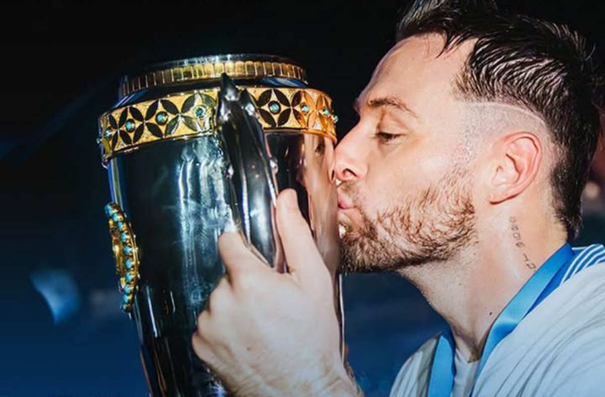 Drama Marc Klok saat rayakan kemenangan Persib sebagai juara Liga 1. (@marcklok) - Image