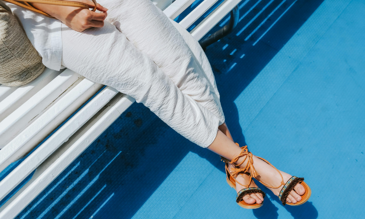 Ilustrasi strappy styles sandal/pexels - Image