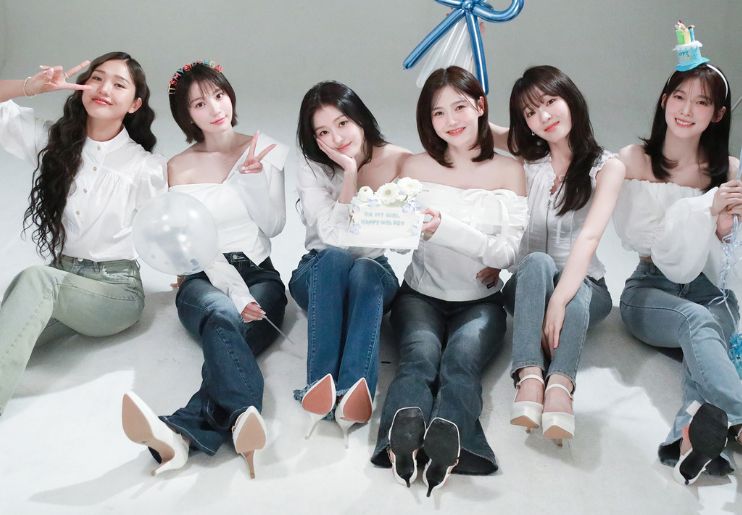 Oh My Girl baru sama menyelesaikan kontraknya dengan agensi./X @8_OHMYGIRL - Image