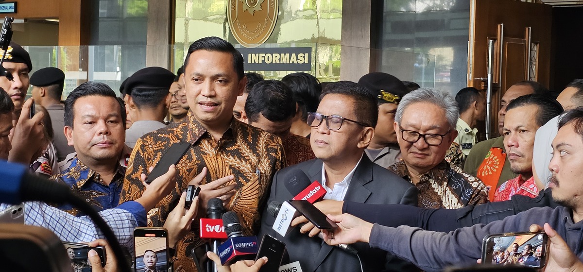 Sekertaris Jenderal (Sekjen) PDIP, Hasto Kristiyato saat menjalani sidang di Pengadilan Tindak Pidana Korupsi (Tipikor) pada Pengadilan Negeri Jakarta Pusat, Jumat (9/5). (Muhammad Ridwan/JawaPos.com) - Image