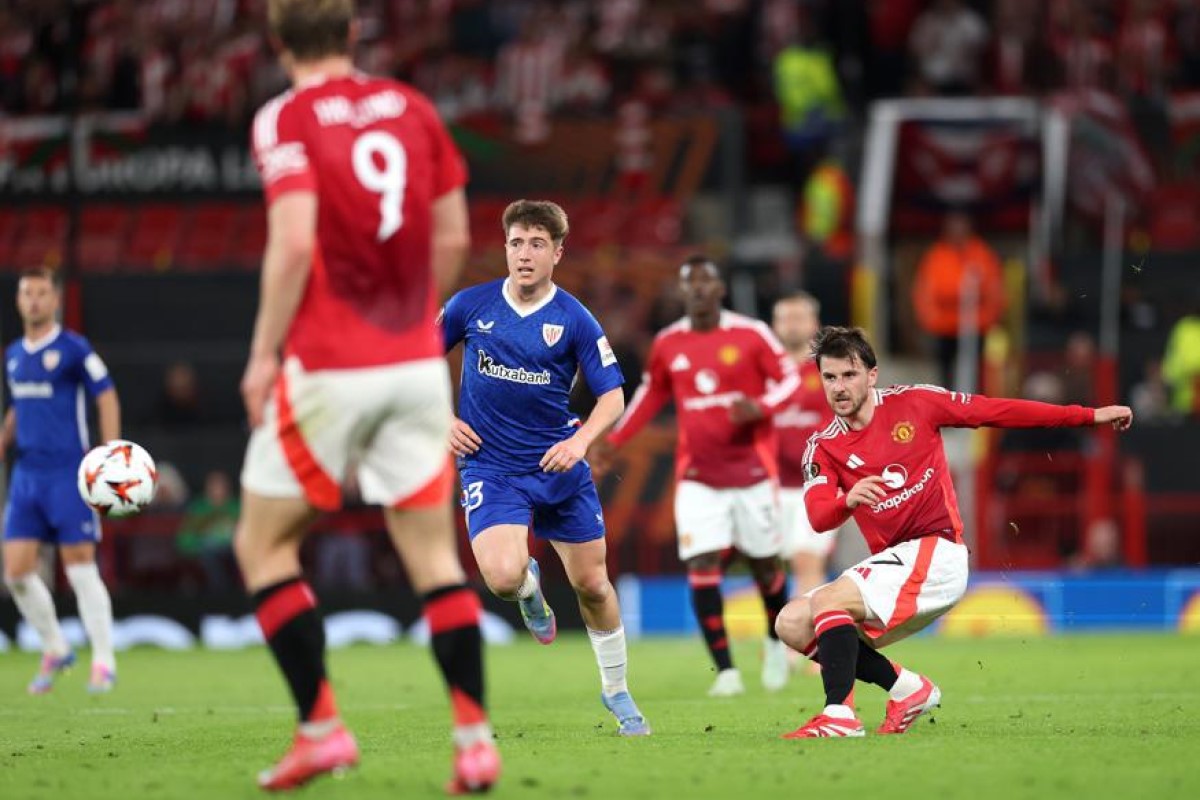 Aksi gelandang Manchester United, Mason Mount (kanan). (Dok. UEFA.com) - Image