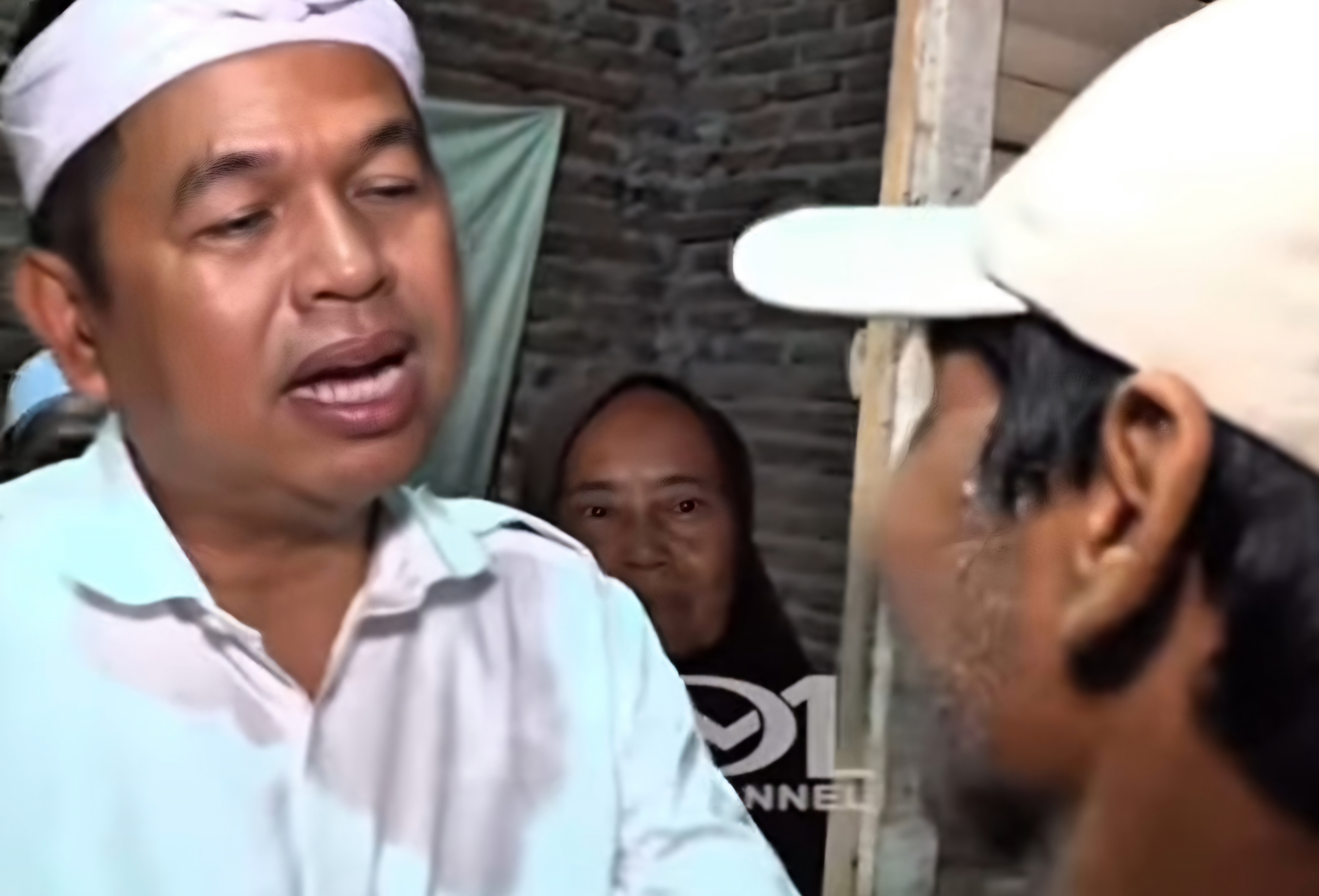 Gubernur Jabar Dedi Mulyadi Menemui pria yang mengajukan diri menjalani MOP. (Instagram @dedimulyadi71) - Image