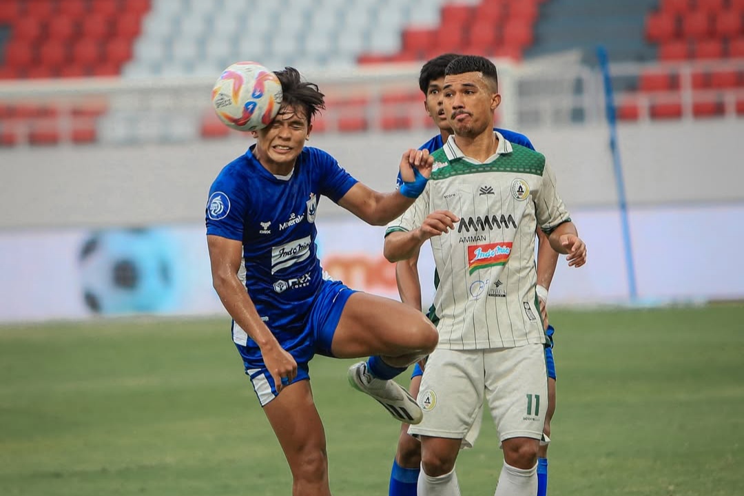 Aksi pemain PSIS Semarang dan PSS Sleman. (Dok. PSIS) - Image