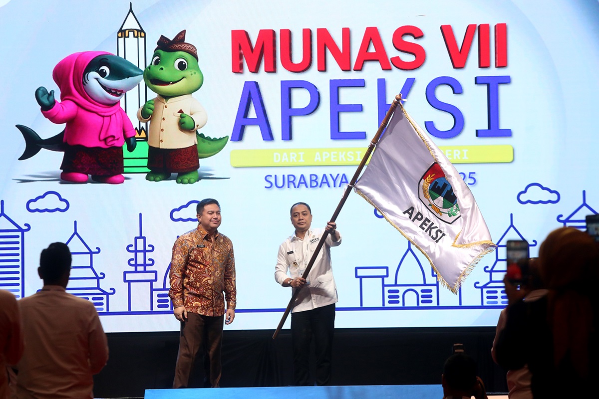 Usai terpilih menjadi Ketua APEKSI lagi, Eri Cahyadi tekankan kolaborasi dalam menyelesaikan permasalahan Kota. (Humas Pemkot Surabaya) - Image