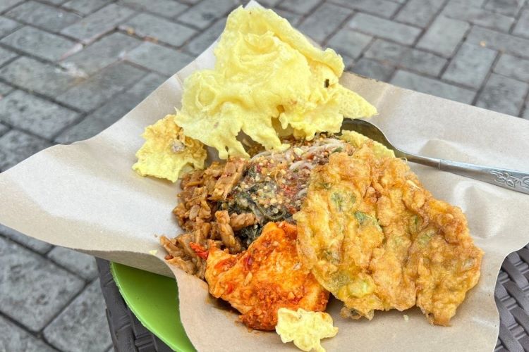 Kuliner nasi pecel paling populer di Surabaya Raya (Budiono Sukses-Youtube) - Image