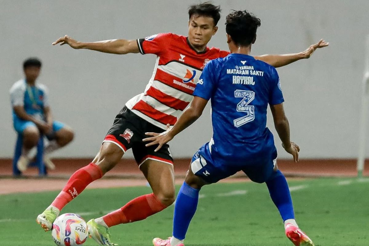 Koko Ari saat memperkuat Madura United. (Media Madura United) - Image