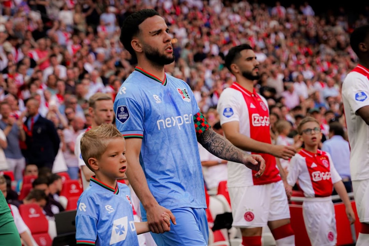 Bek sayap NEC Nijmegen asal Indonesia, Calvin Verdonk, tampil apik saat mengalahkan Ajax. (Instagram @necnijmegen) - Image