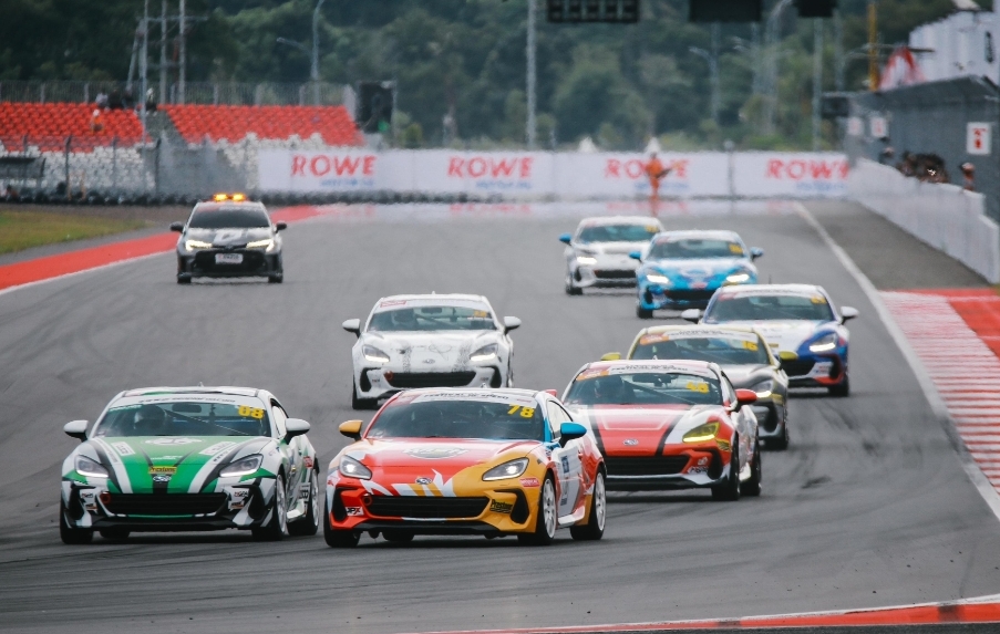 Para pembalap berlaga pada BRZ Super Series 2025 Putaran Pertama di Sirkuit Mandalika, Lombok. (Istimewa) - Image