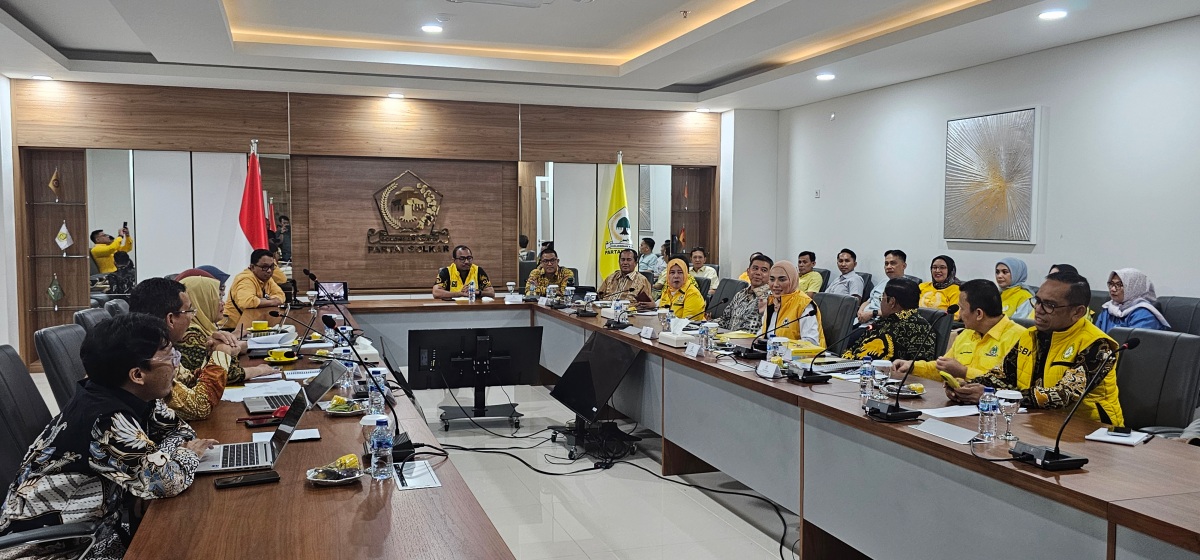 Tim Direktorat Monitoring KPK melakukan pembahasan kajian potensi korupsi anggaran parpol dengan DPP Partai Golkar. (Ridwan) - Image