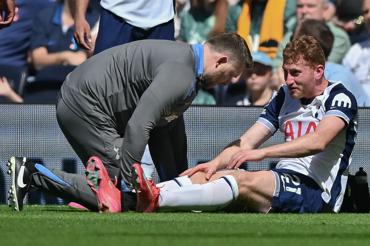 Dejan Kulusevski cedera saat Tottenham kalah 0-2 dari Crystal Palace pekan lalu. (Vince Mignott/MB Media/GettyImages) - Image