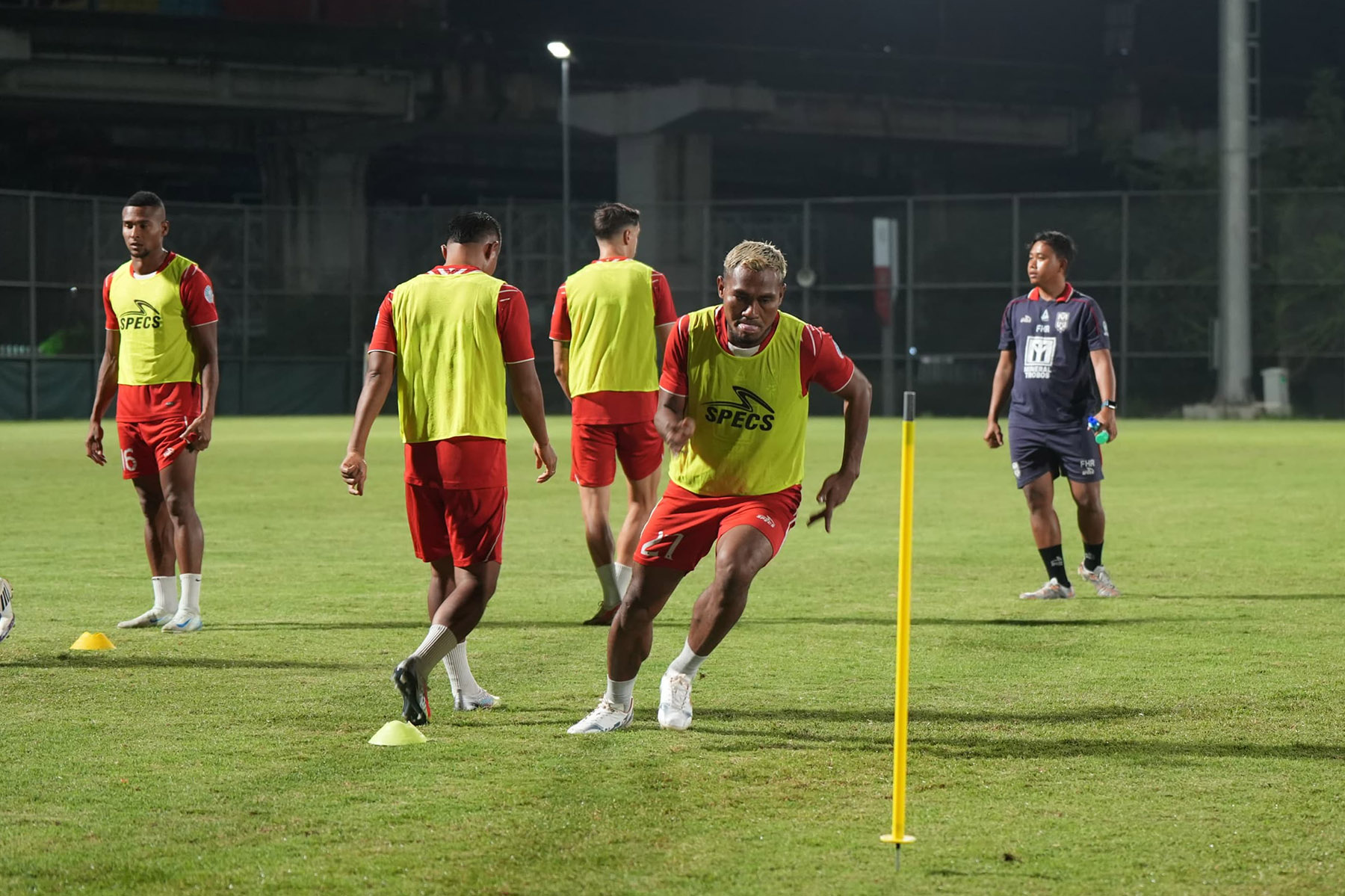 Malut United FC bersiap untuk mengalahkan Persija Jakarta di laga terakhir Liga 1 2024/2025. (Dok: Malut United FC) - Image