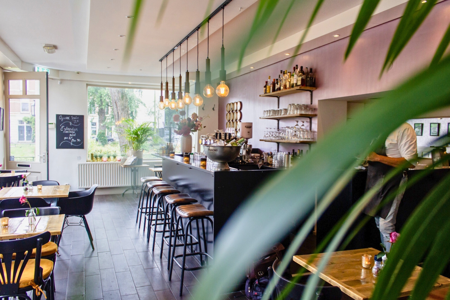 Ilustrasi coffee shop (Freepik) - Image
