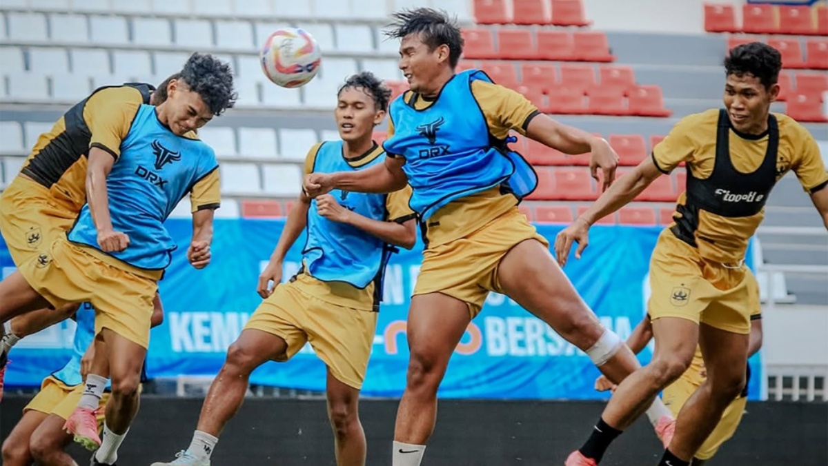 Pemain PSIS Semarang menggelar latihan. (Dok. LIB) - Image