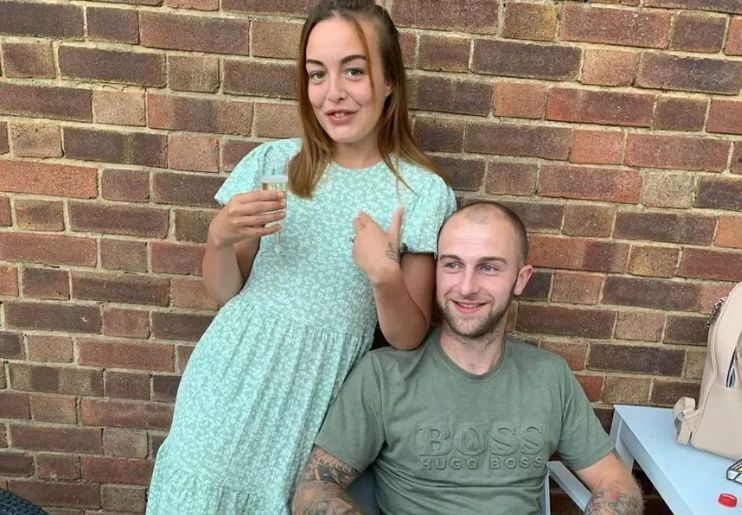 Beth Martin (kiri) dan Luke berlibur ke Turki bersama dua anaknya. (GoFundMe) - Image