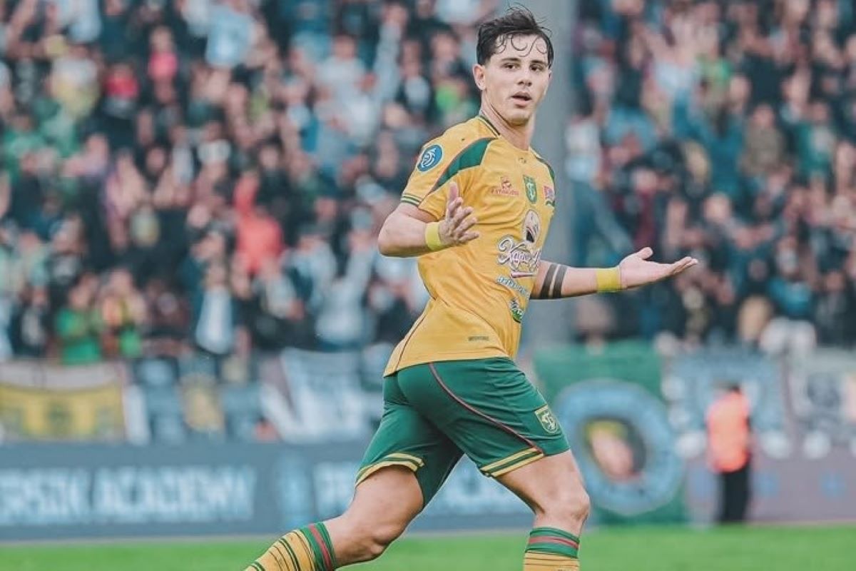Kapten Bruno Moreira menjadi pemain Persebaya paling produktif musim ini. (Media Persebaya) - Image