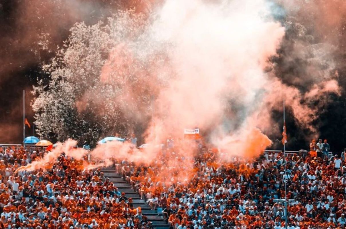 Komdis PSSI menjatuhkan sanksi kepada klub di Liga 1 akibat pelanggaran flare. (Istimewa) - Image