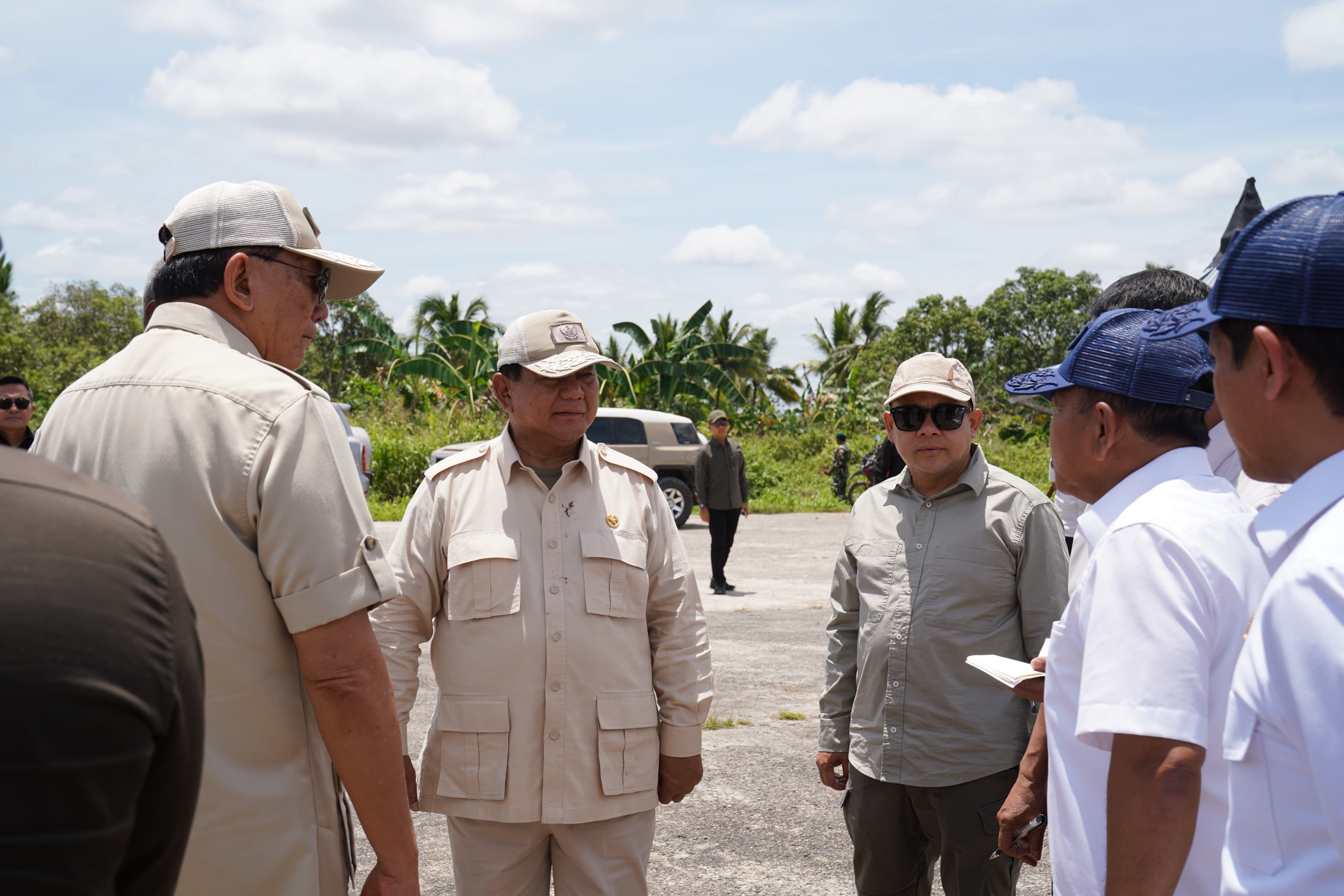 Presiden Prabowo apresiasi keberhasilan panen padi perdana di Papua yang hasilkan 2,8 ton per hektare. (Istimewa) - Image