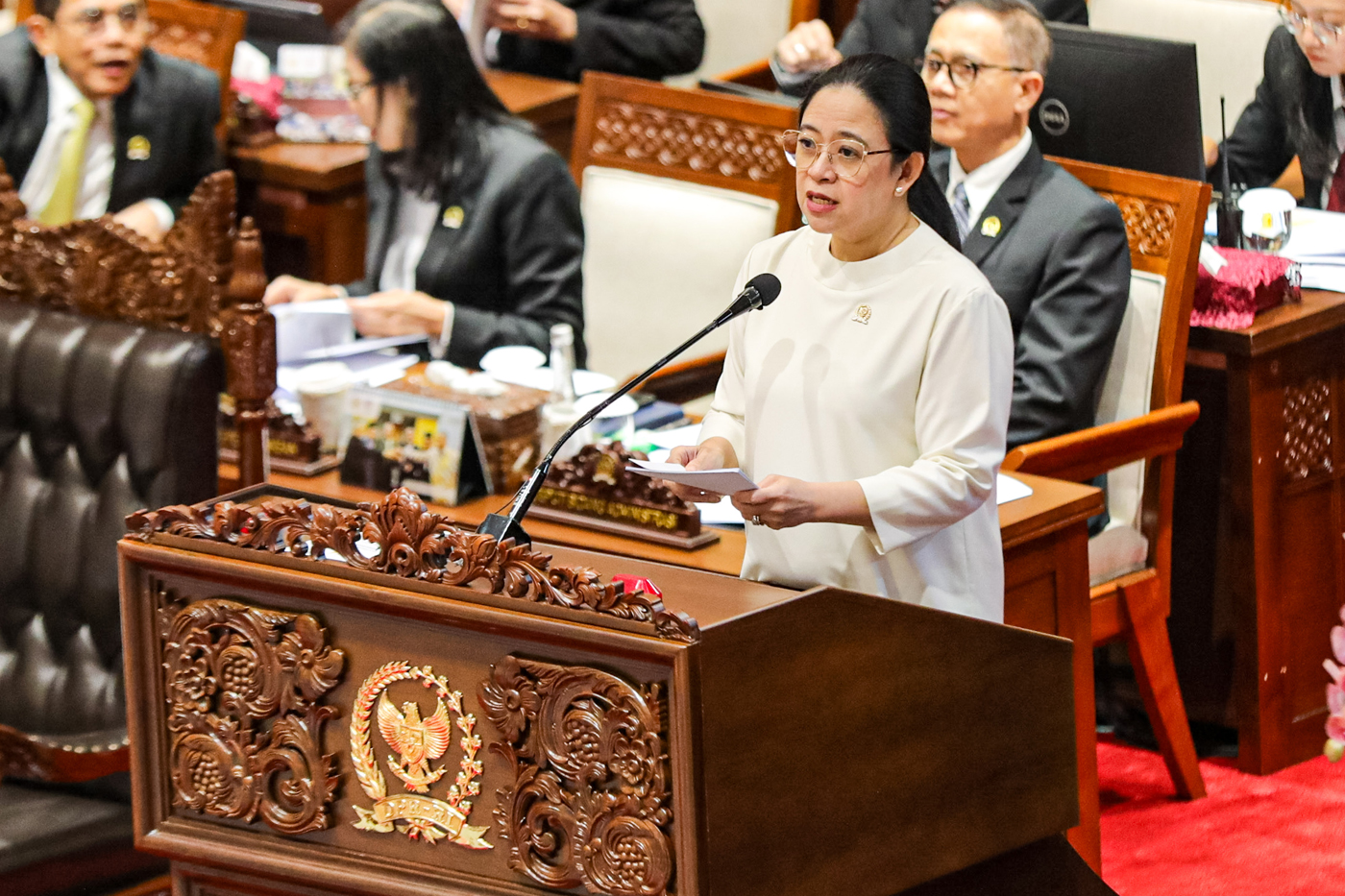 Ketua DPR Puan Maharani menyampaikan pidato pada Rapat Paripurna Ke-19 DPR RI Masa Persidangan III Tahun Sidang 2024/2025 di Kompleks Parlemen, Senayan, Jakarta, Selasa (27/5/2025). (Salman Toyibi/Jawa Pos) - Image
