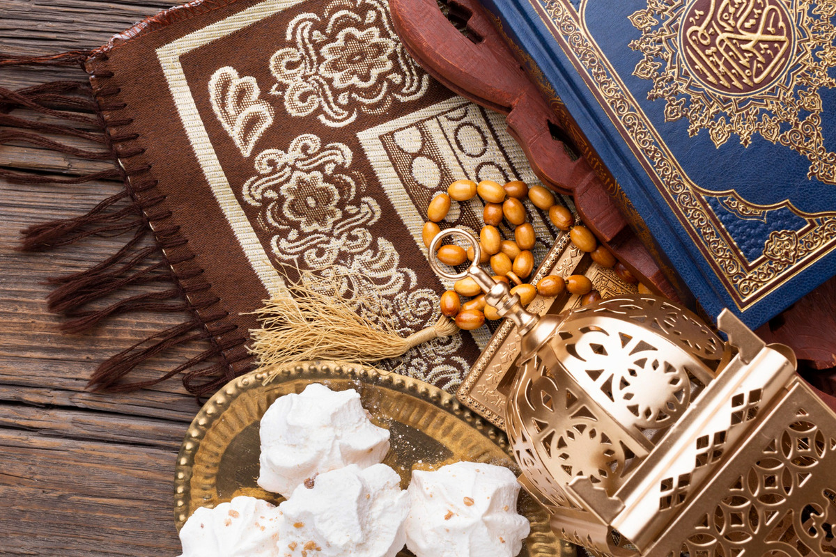 Puasa Arafah, doa, takbir, dan sedekah adalah amalan atau keutamaan bulan Dzulhijjah bagi seluruh umat muslim. (Freepik/Freepik) - Image
