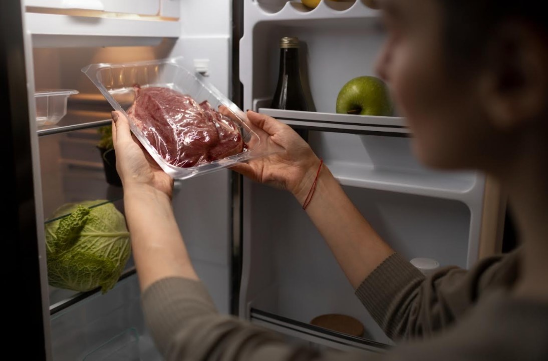 Salah Simpan Daging Kurban Bisa Turunkan Kualitas, Jangan Asal Bungkus! - Image