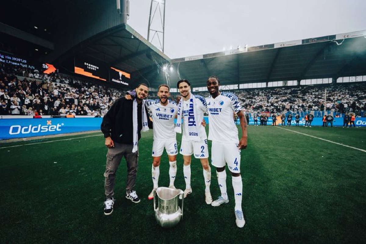 Kevin Diks (dua dari kanan) punya peran besar bersama FC Copenhagen musim 2024-2025 ini. (FC Copenhagen) - Image
