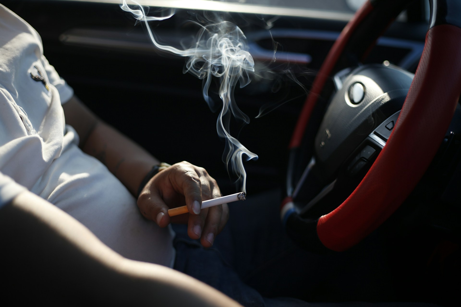 Ilustrasi mobil bau rokok (Dok. Unsplash) - Image