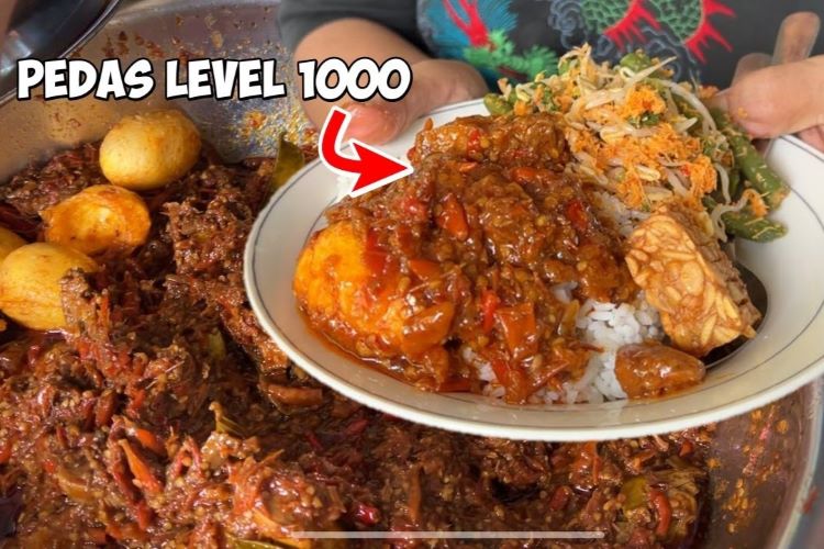 Kuliner sederhana dengan topping urap sayur di Surabaya (Budiono Sukses-Youtube) - Image
