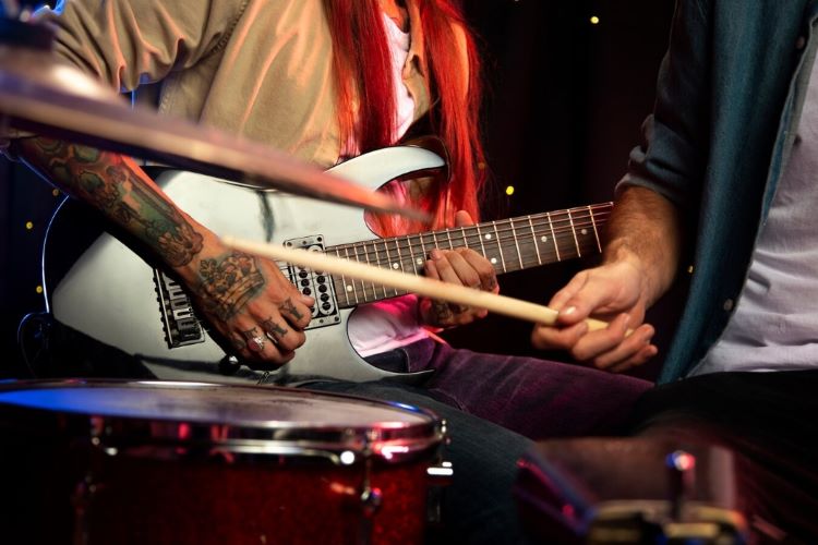 Ilustrasi - Bukti live music dapat mengatasi kesepian. (Freepik) - Image