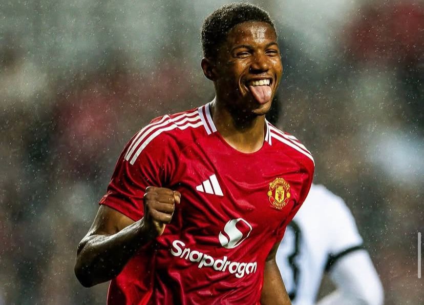 Chido Obi melakukan selebrasi usai cetak gol ke gawang Hongkong pada laga persahabatan, Jumat (30/5). (ig. nigeriauksportawards) - Image