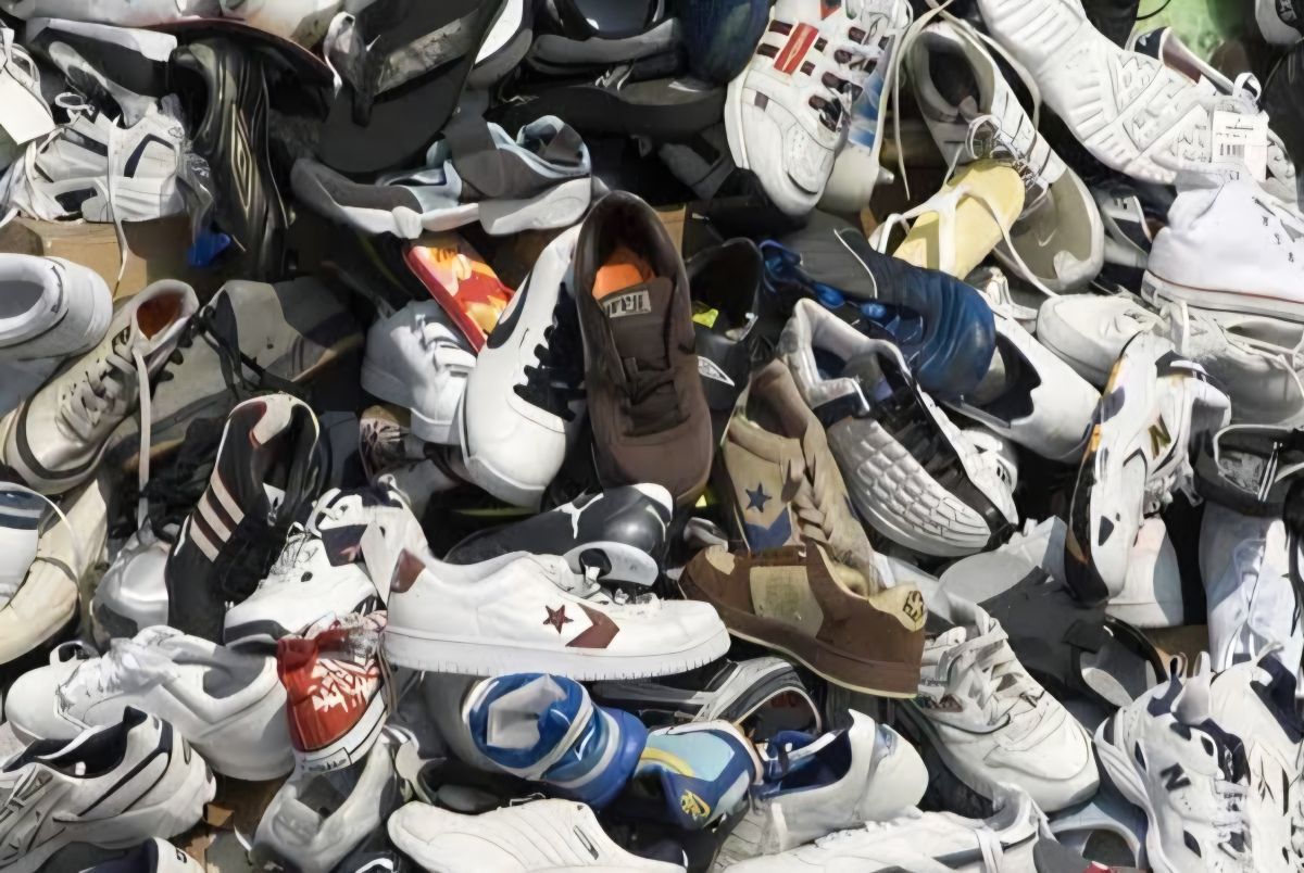 Ilustrasi limbah sepatu. (Zero Waste Scotland). - Image