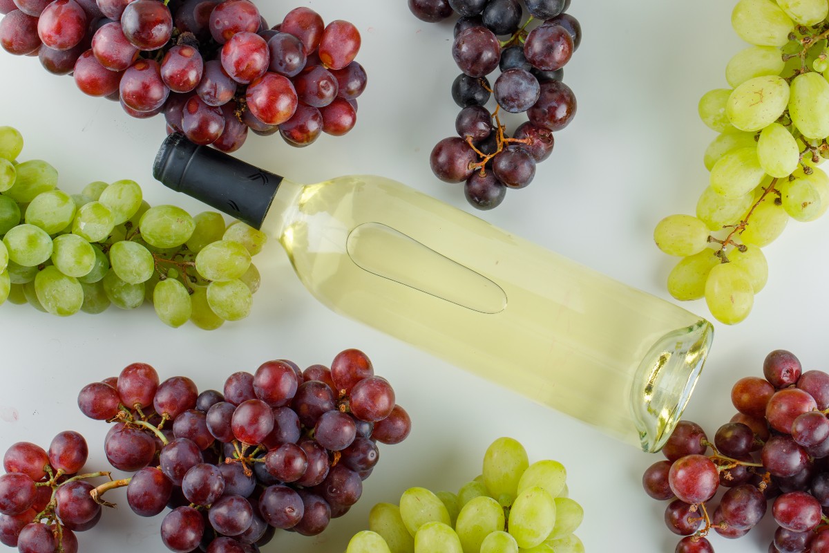 Mengatasi jerawat merupakan salah satu manfaat grapeseed oil. (8photo/Freepik) - Image
