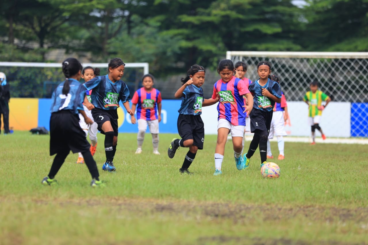 Partai final MilkLife Soccer Challenge - Bandung 2025 yang tersaji di Lapangan Pusenif PPI Bandung. (Dok. Milklife)