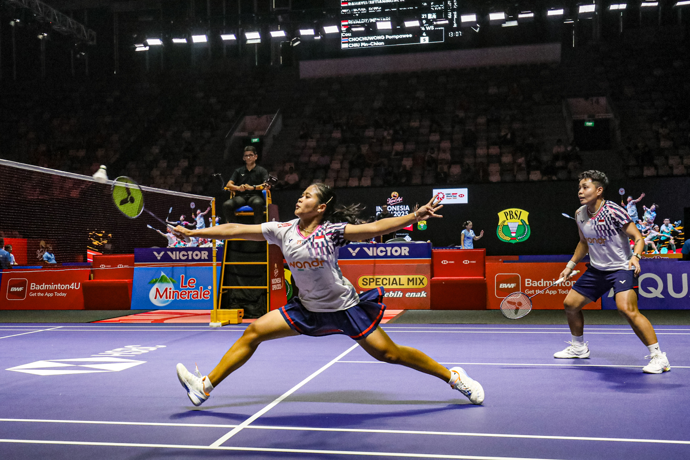Pebulu tangkis ganda putri Indonesia Apriyani Rahayu/Febi Setianingrum saat menghadapi pebulu tangki