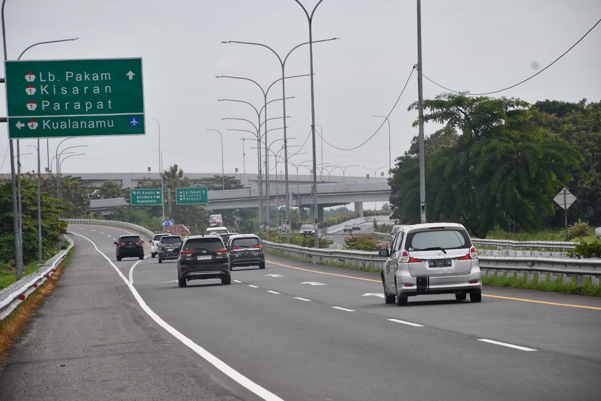 Ruas tol menyambut libur panjang Idul Adha. (Rian Alfianto/JawaPos.com) - Image